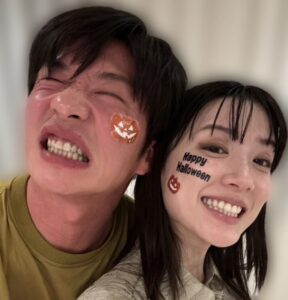 永野芽郁 田中圭 ハロウィン写真 出典：週刊文春