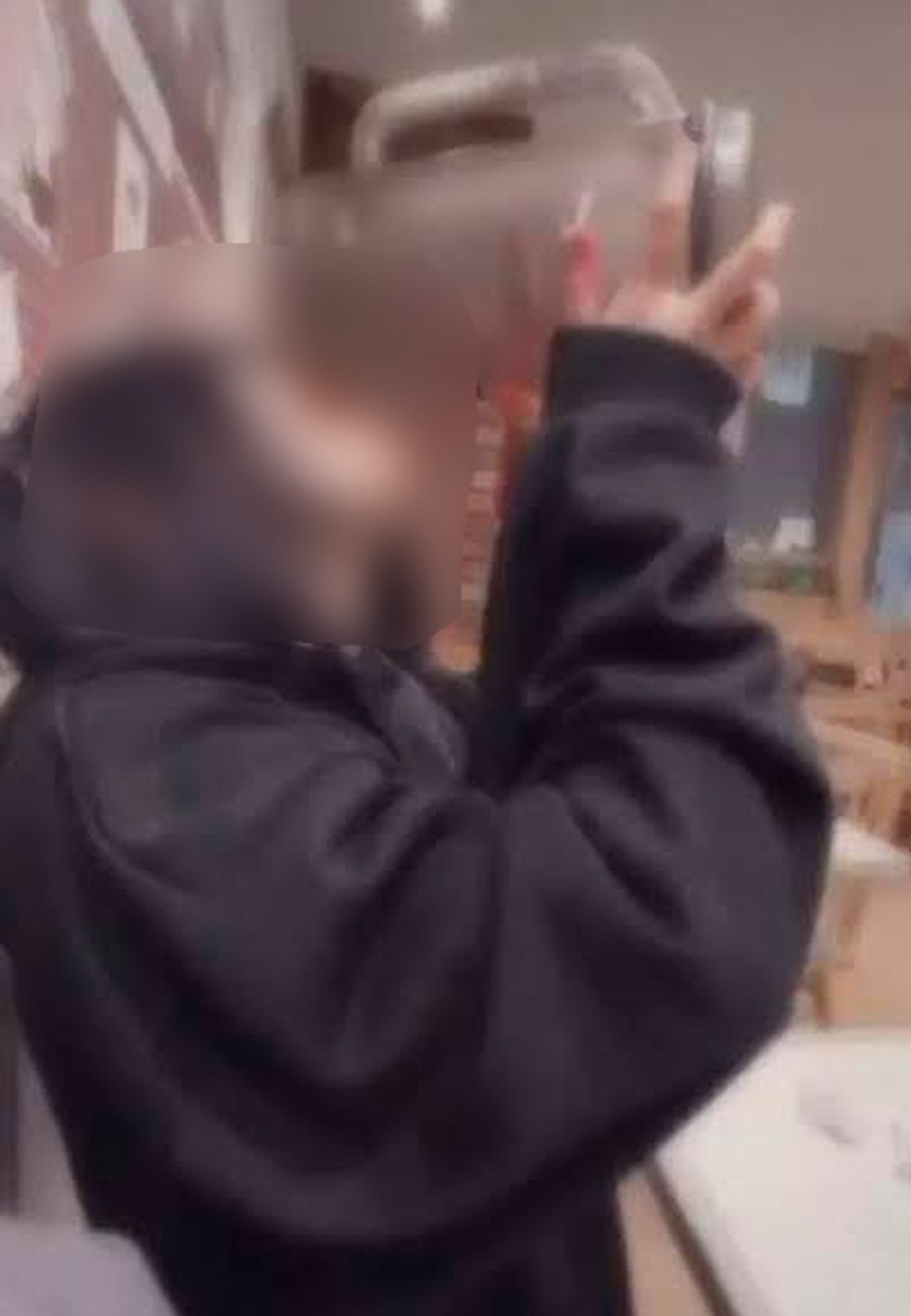 すき家 直飲み女 顔画像