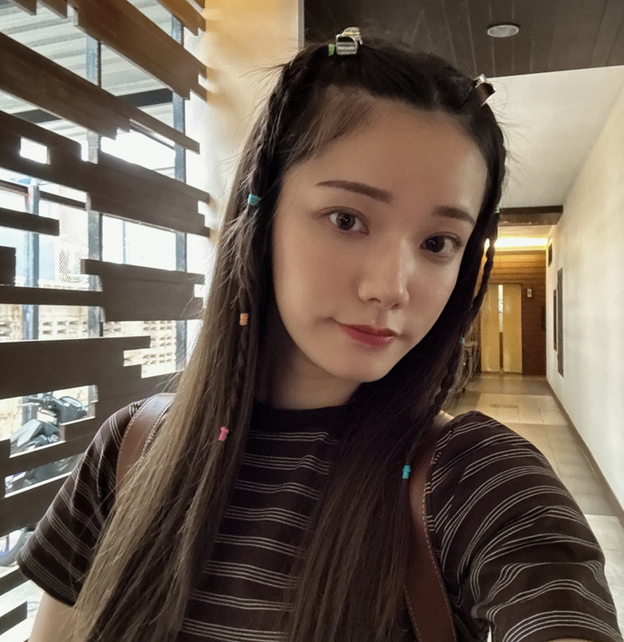 宮下玲奈 X
