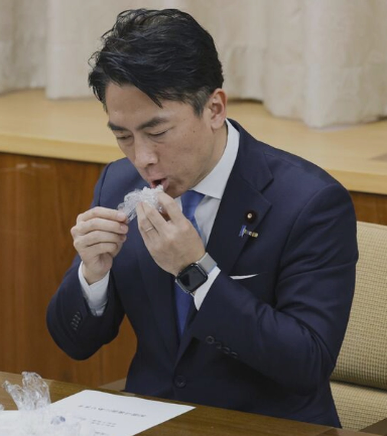 小泉進次郎 備蓄米 古古古米 試食 KYODONEWS
