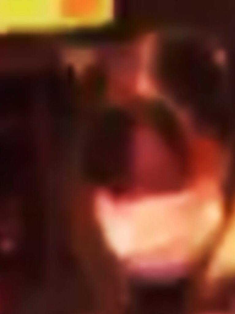 金バエ 真央 顔
